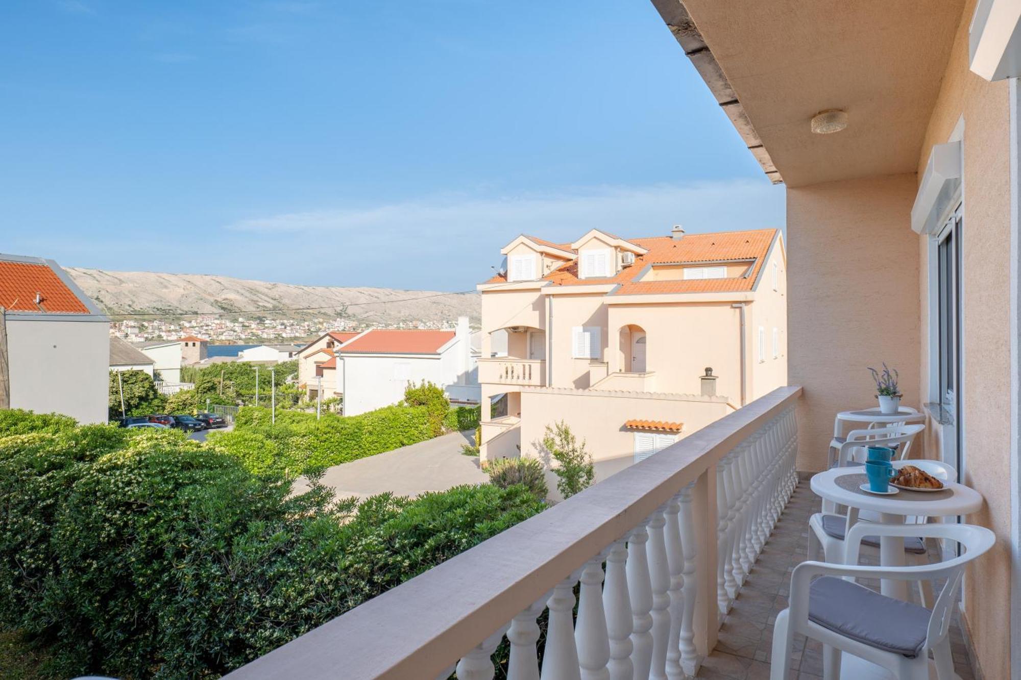 Apartment Wish - Two Bedrooms With 2 Ac Renewed Pag Town Εξωτερικό φωτογραφία